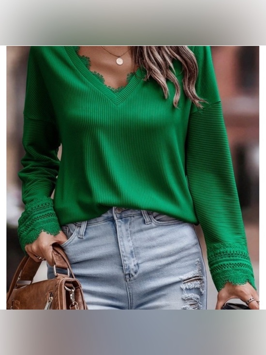 Tops - Emerald Green Ribbed Lace Trim Top | Soft Stretch | NWT Medium